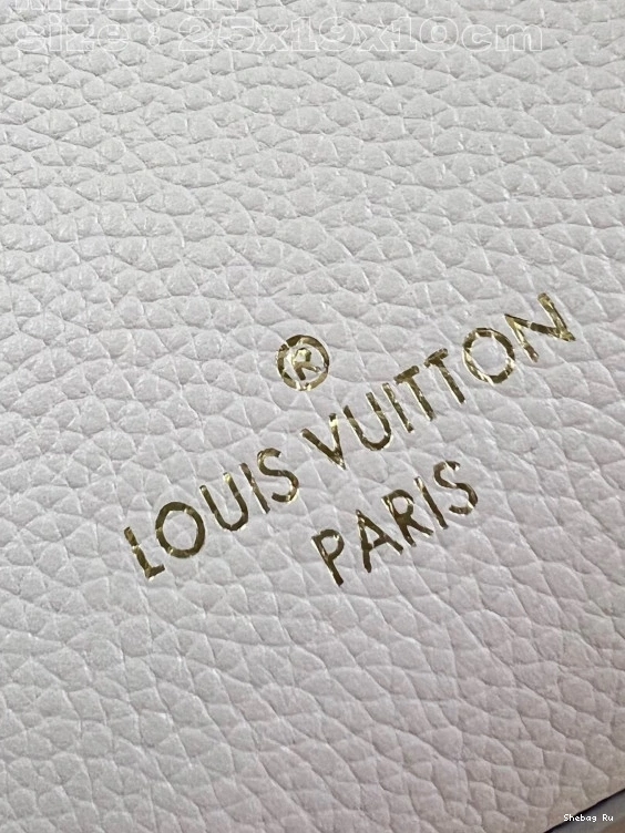 VUITTON Go LOUIS & Lock 0713